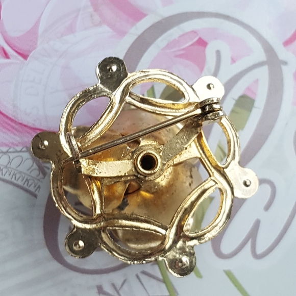 🌙Goldtone Flower Clear Crystal Brooch - Picture 4 of 9